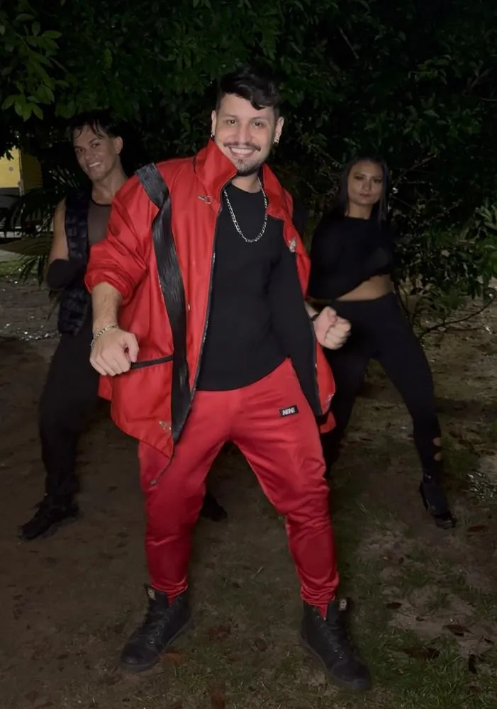 Diogo Nasi une universo do brega e referências de Michael Jackson em novo projeto musical