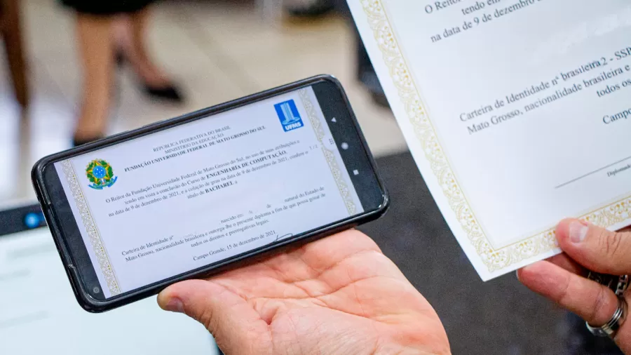 Diplomas Universitários agora são emitidos exclusivamente em Formato Digital